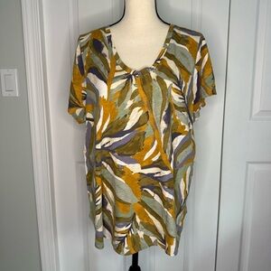 Plus size 1X Leaf Print Short Sleeve Top 100% cotton. Cool tunic length